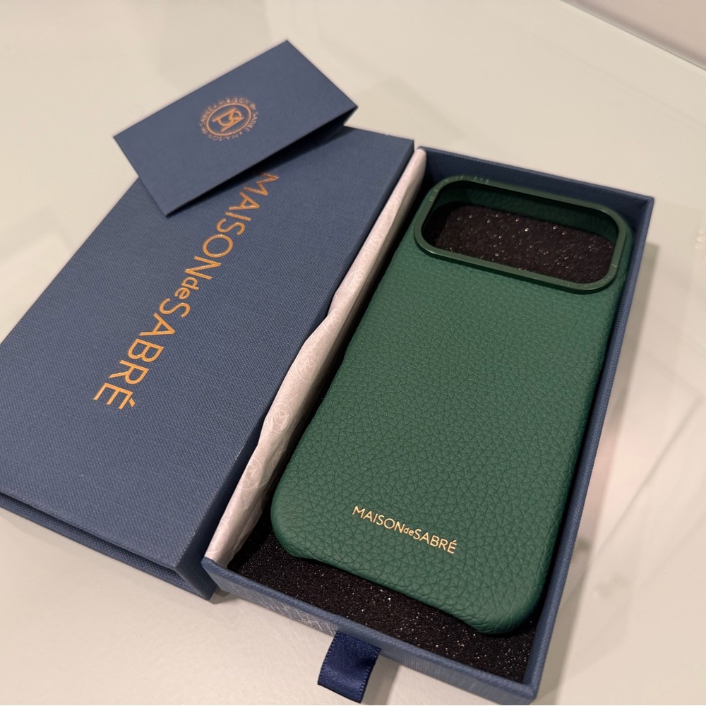 New Maison de Sabre iPhone 17 pro max case